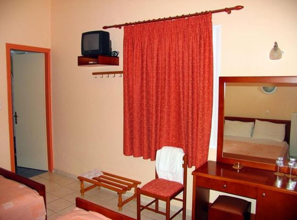 Apollon Hotel Tirós Værelse billede