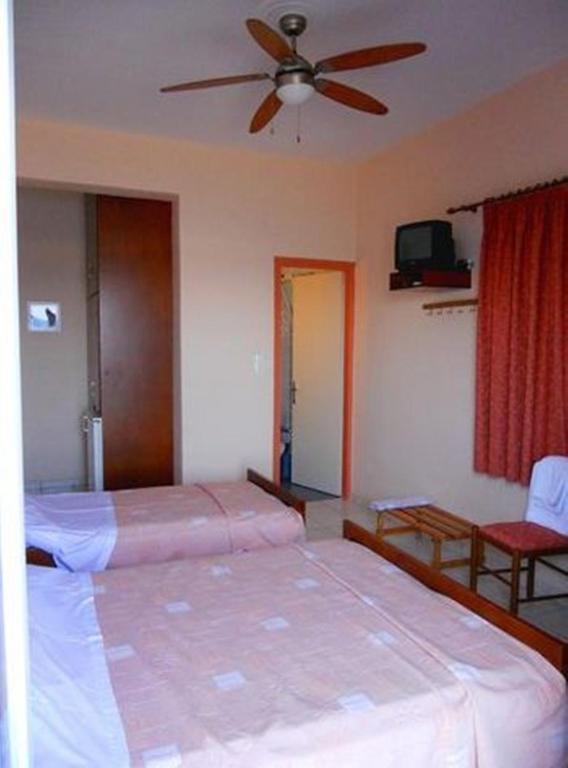 Apollon Hotel Tirós Værelse billede