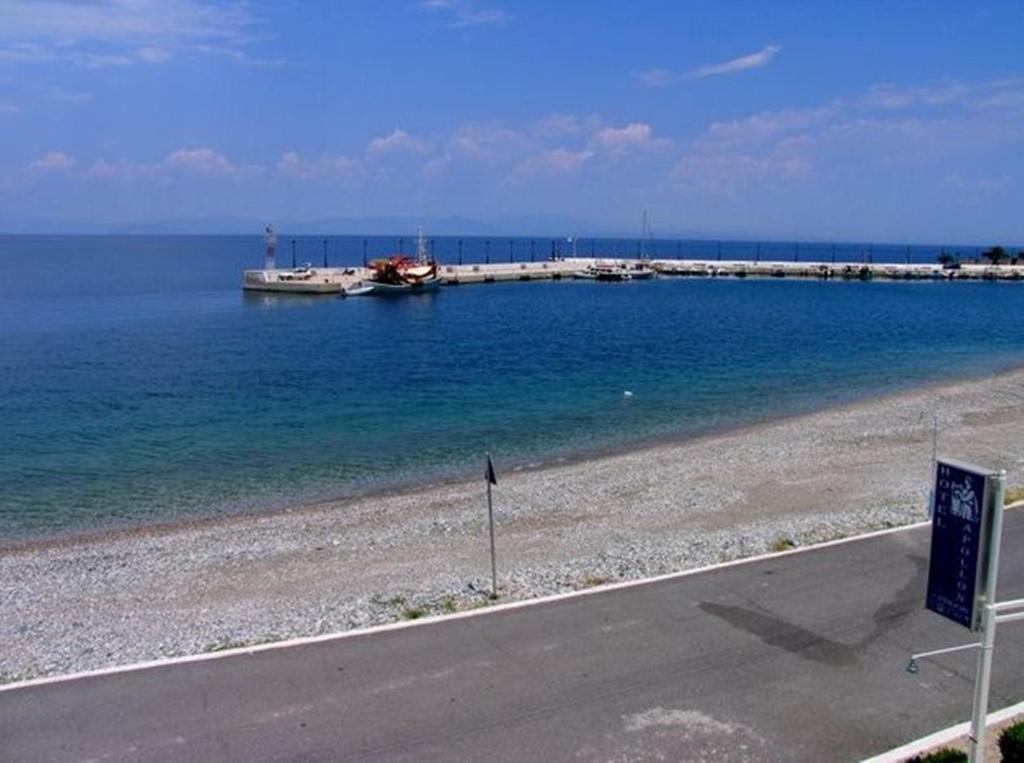 Apollon Hotel Tirós Eksteriør billede